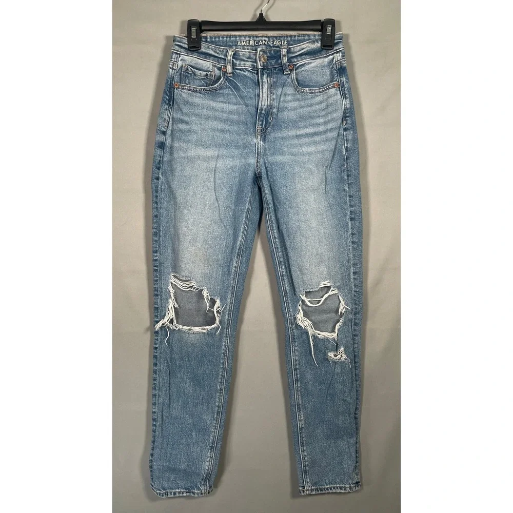 American Eagle Mom Jean Light‎ Wash Distressed High Rise Denim Size 2 Regular